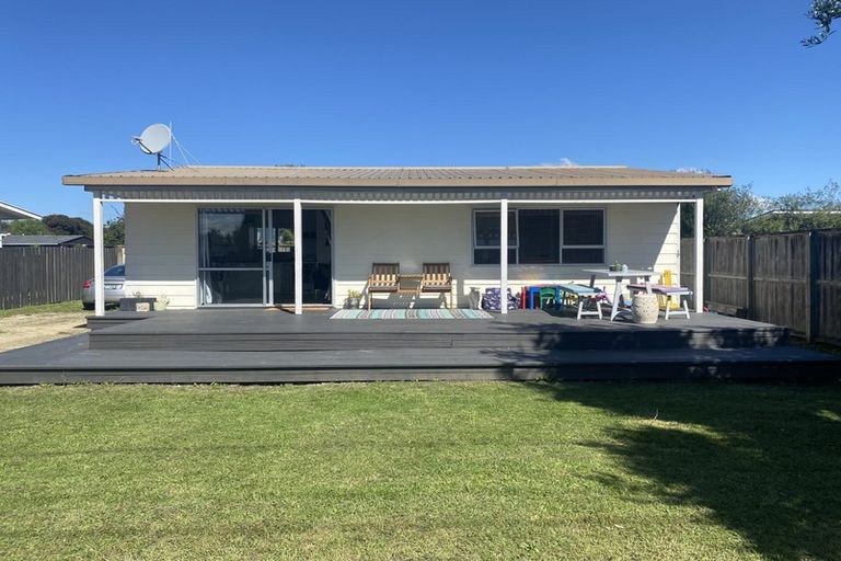 Photo of property in 81 Jellicoe Street, Martinborough, 5711