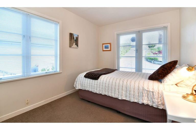 Photo of property in 9 Moffat Road, Red Beach, 0932