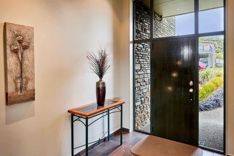 Photo of property in 32 Aspiring Terrace, Aotea, Porirua, 5024