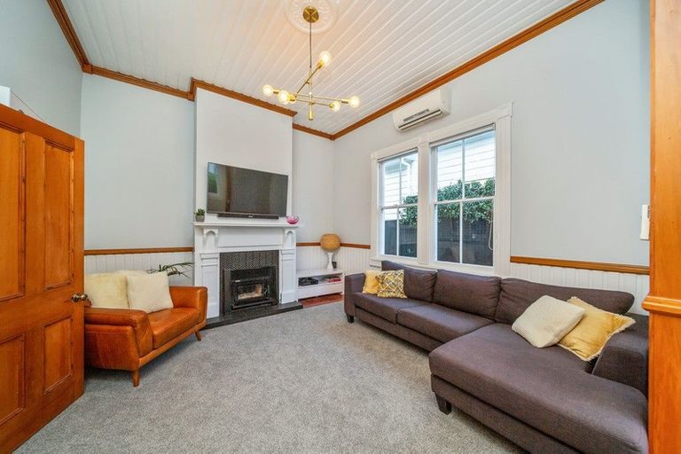 Photo of property in 8 Morley Street, New Plymouth, 4310