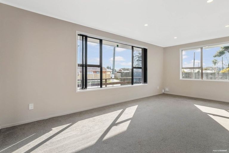 Photo of property in 2/42 Sutton Crescent, Papakura, 2110