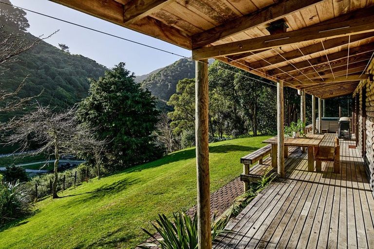 Photo of property in 850a Paekakariki Hill Road, Paekakariki Hill, Porirua, 5381