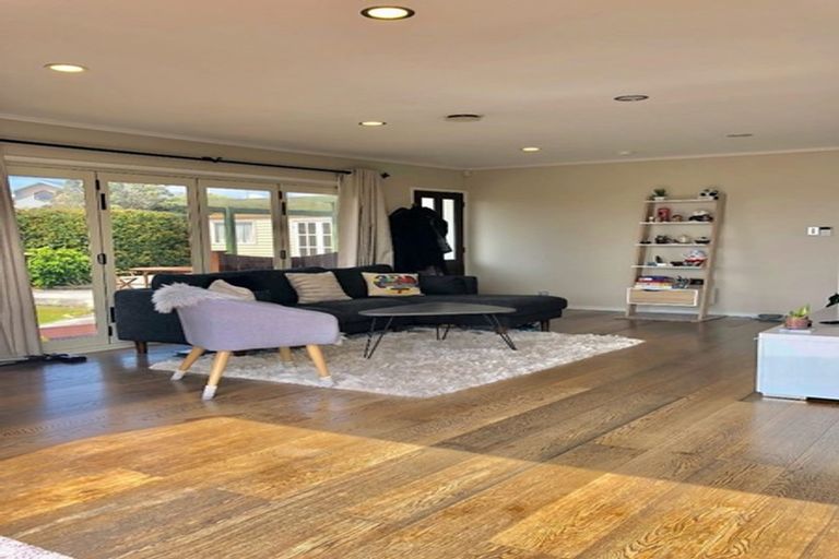 Photo of property in 9 Dalwhinnie Parade, Highland Park, Auckland, 2010