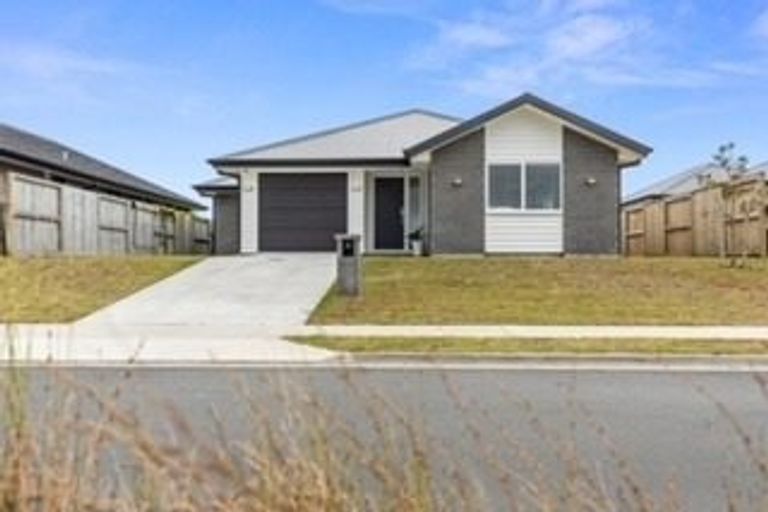 Photo of property in 11 Tamapahore Boulevard, Papamoa Beach, Papamoa, 3118