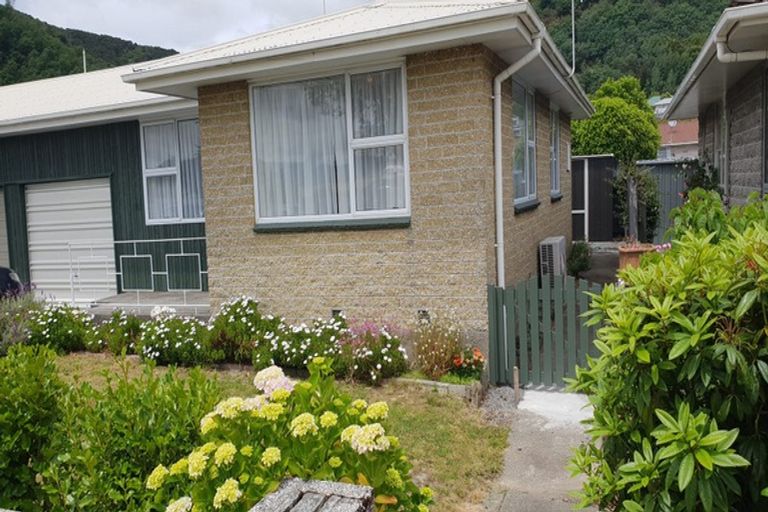 Photo of property in 18b Nelson Square, Picton, 7220