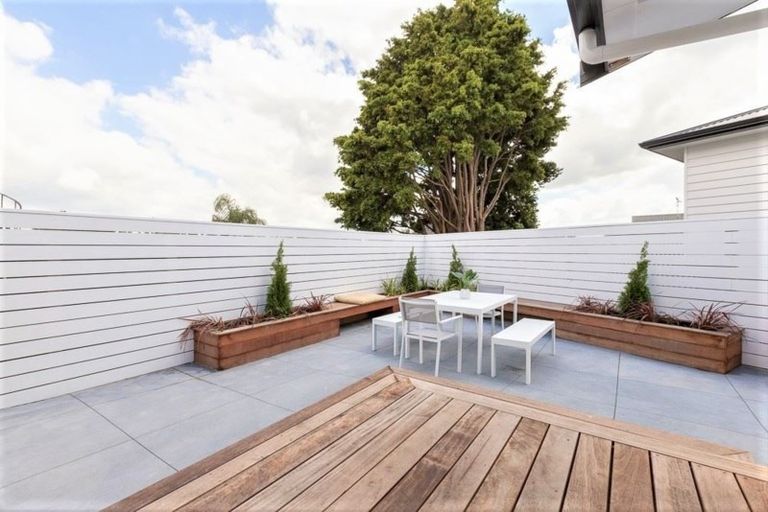 Photo of property in 12 Edwin Street, St Andrews, Hamilton, 3200