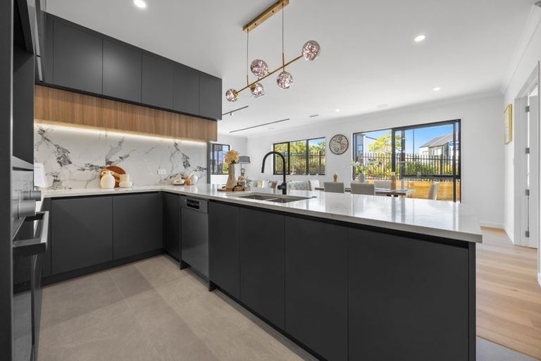 Photo of property in 2 Laurel Drive, Rosehill, 2113