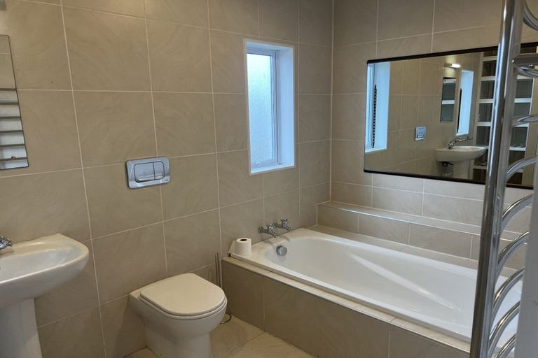 Photo of property in 139d High Street, Oxford, 7430