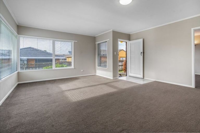 Photo of property in 1/14 Shakespeare Road, Milford, Auckland, 0620