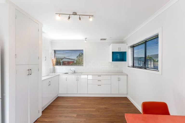 Photo of property in 11 Waiheke Street, Waikanae Beach, Waikanae, 5036