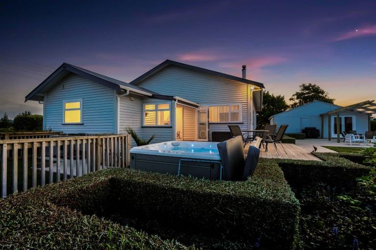 Photo of property in 2 Snell Road, Tikorangi, Waitara, 4383