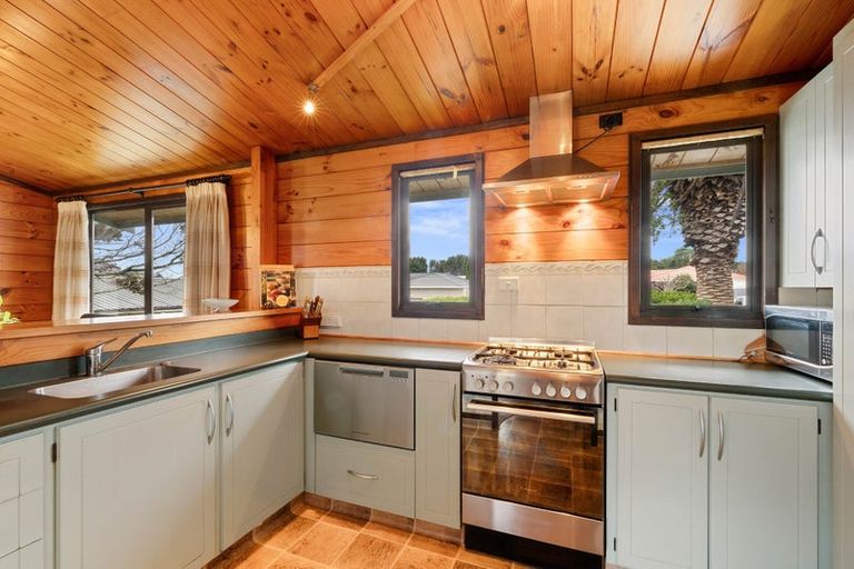 Photo of property in 20 Silvan Place, Bell Block, New Plymouth, 4312