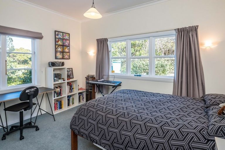 Photo of property in 6 Station Road, Khandallah, Wellington, 6035