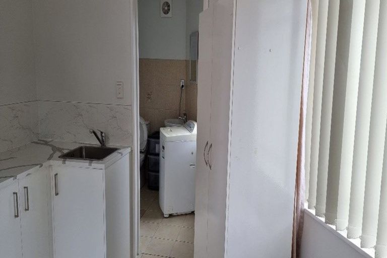 Photo of property in 18 Cheryl Place, Hillcrest, Auckland, 0627