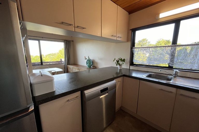 Photo of property in 3 Malters Place, Browns Bay, Auckland, 0630