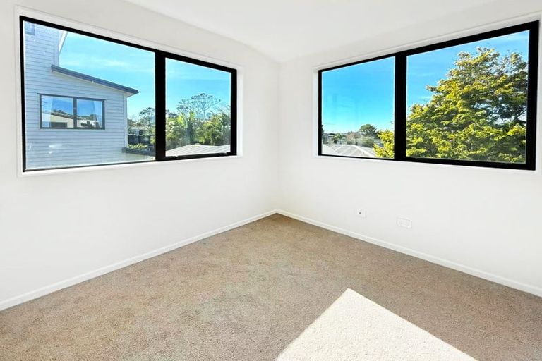 Photo of property in 16f Sheridan Drive, New Lynn, Auckland, 0600
