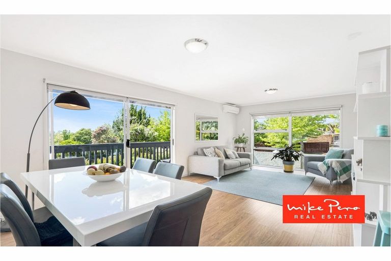 Photo of property in 9 Armstrong Place, New Lynn, Auckland, 0600
