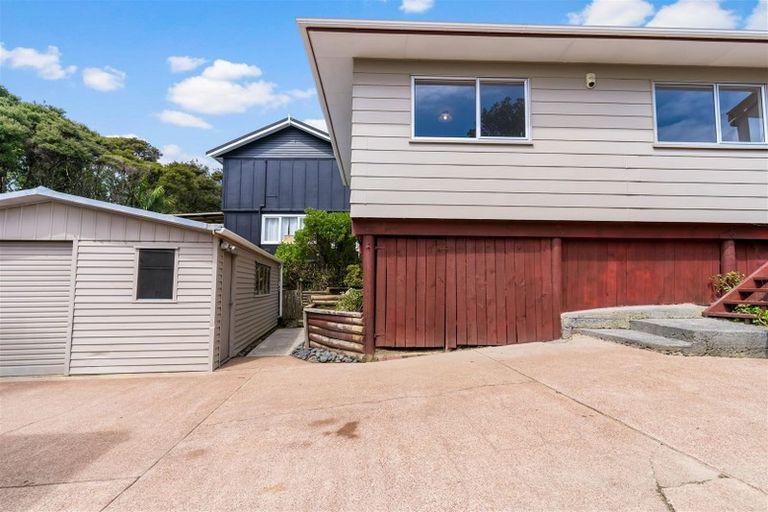 Photo of property in 17 Lynn Road, Bayview, Auckland, 0629
