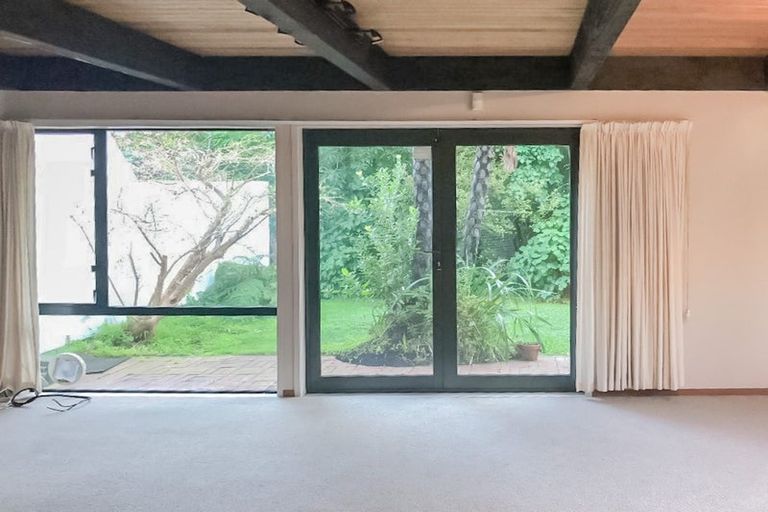 Photo of property in 2a Pitoitoi Road, Days Bay, Lower Hutt, 5013