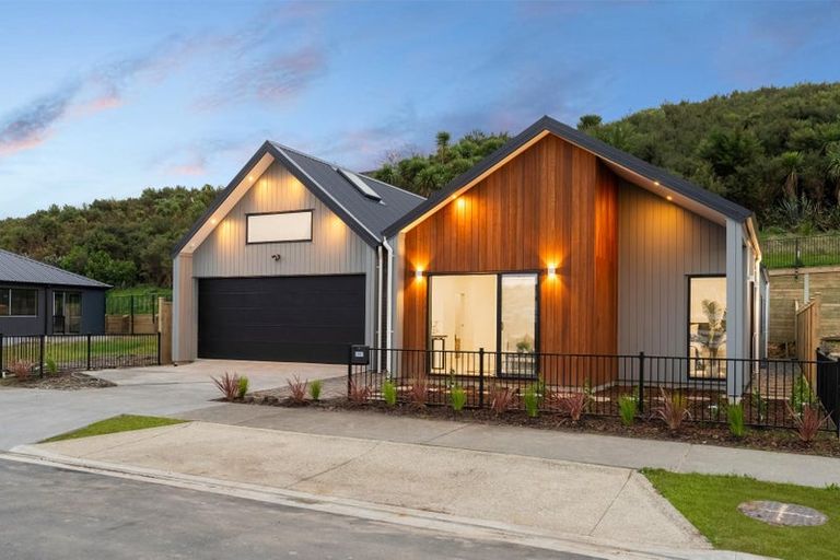 Photo of property in 32 Streamview Way, Long Bay, 0792