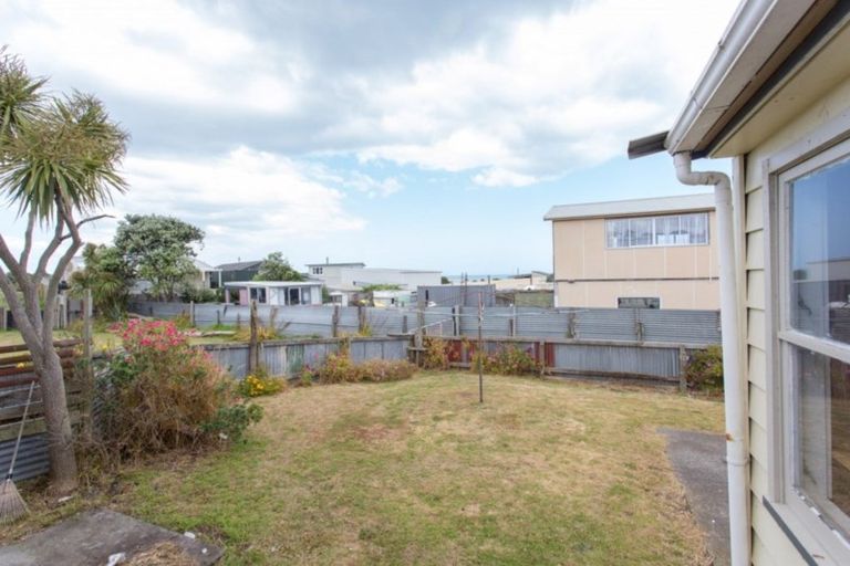 Photo of property in 10 Pingao Place, Waiinu Beach, Wanganui, 4588