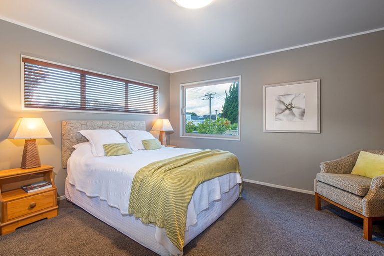 Photo of property in 27 Ocean View Road, Milford, Auckland, 0620