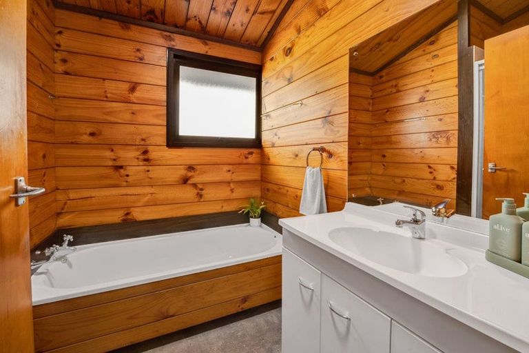 Photo of property in 23 Rospeath Crescent, Spotswood, New Plymouth, 4310