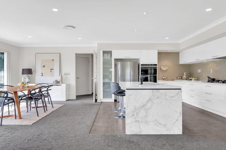 Photo of property in 9 Portofino Point, Karaka, Papakura, 2113