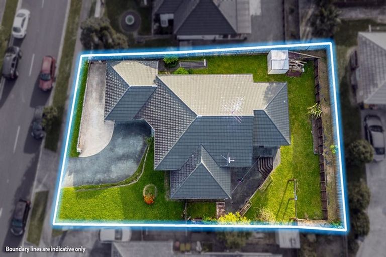 Photo of property in 13 De Havilland Drive, Goodwood Heights, Auckland, 2105