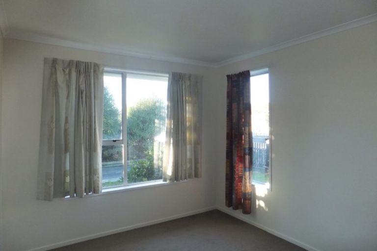 Photo of property in 28 Medina Crescent, Parklands, Christchurch, 8083