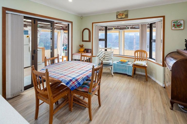 Photo of property in 251 Shakespeare Street, Leamington, Cambridge, 3432