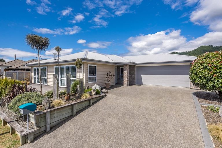 Photo of property in 21 Jade Lane, Paraparaumu, 5032