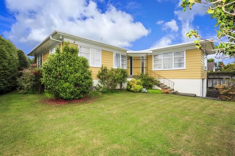 Photo of property in 87 Hillcrest Avenue, Hillcrest, Auckland, 0627