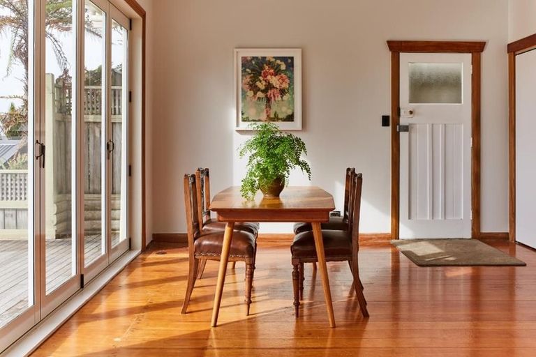 Photo of property in 12 Tamar Street, New Plymouth, 4310