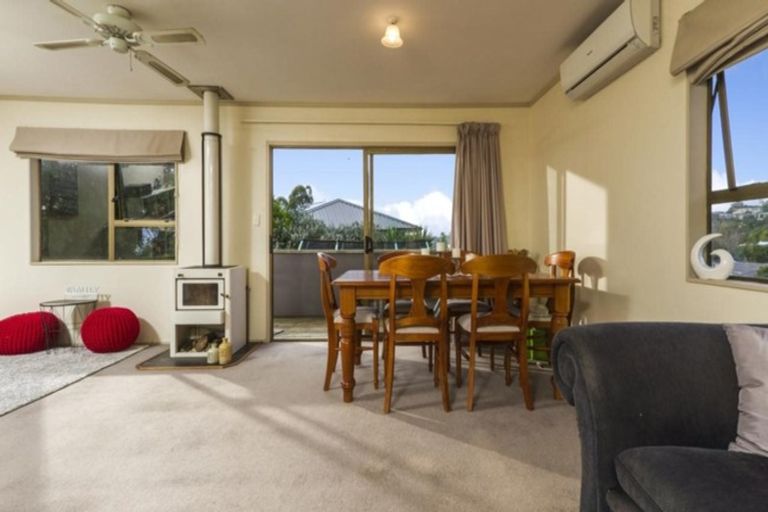 Photo of property in 27a Topliss Drive, Northcross, Auckland, 0632