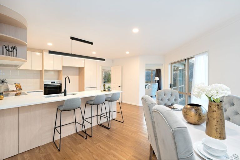 Photo of property in 36 Fleetwood Drive, Henderson, Auckland, 0612