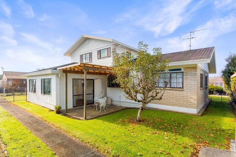 Photo of property in 14 Renoir Street, West Harbour, Auckland, 0618