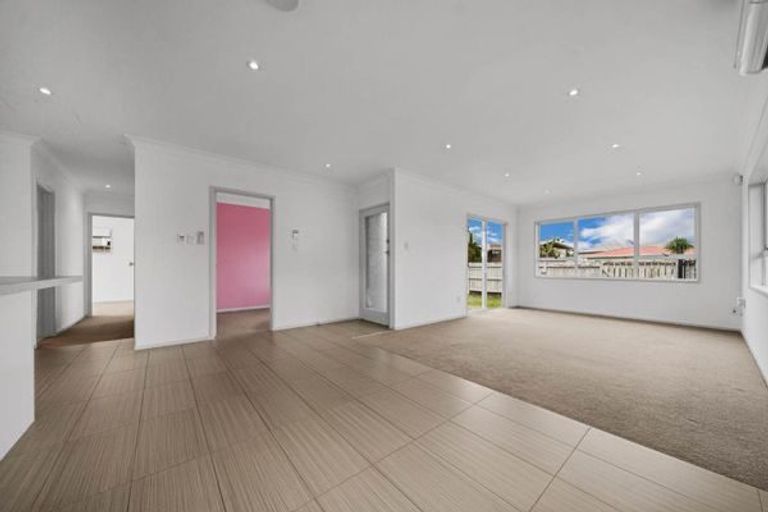 Photo of property in 54 Edgewater Drive, Pakuranga, Auckland, 2010
