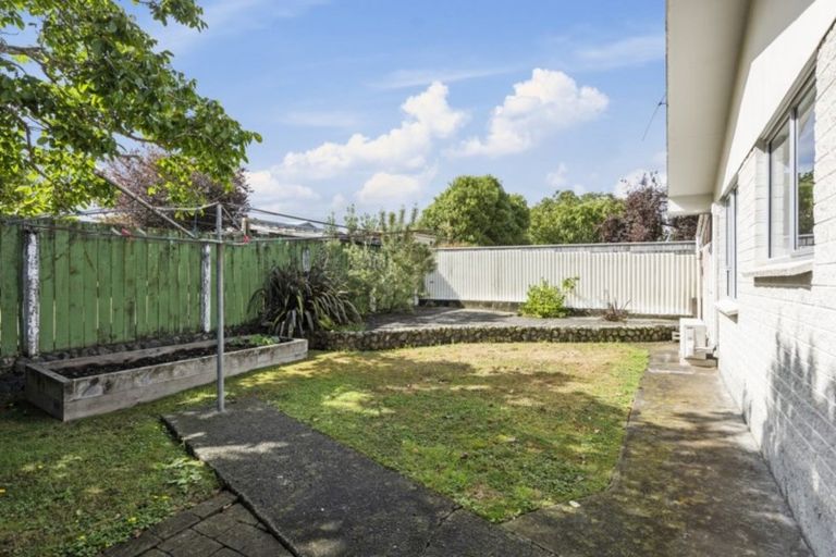 Photo of property in 2/48 Gibbons Street, Upper Hutt Central, Upper Hutt, 5018