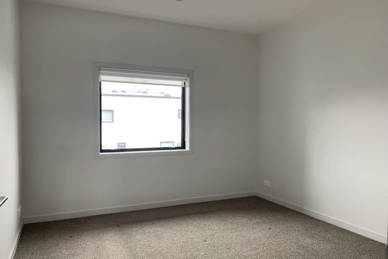 Photo of property in 9/1 Genevieve Lane, Hobsonville, Auckland, 0616