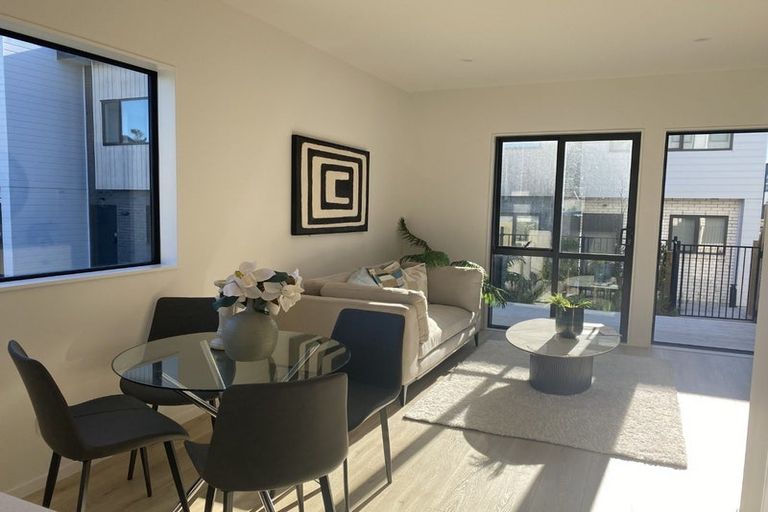 Photo of property in 25 Paetai Lane, Te Atatu Peninsula, 0610