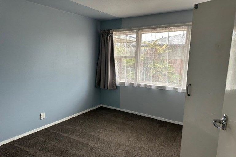 Photo of property in 90 Frensham Crescent, Woolston, Christchurch, 8062