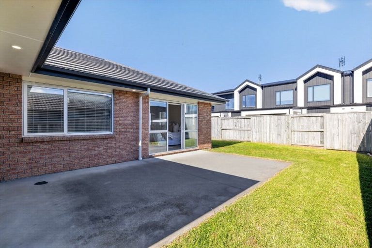 Photo of property in 28 Sabre Street, Papamoa Beach, Papamoa, 3118
