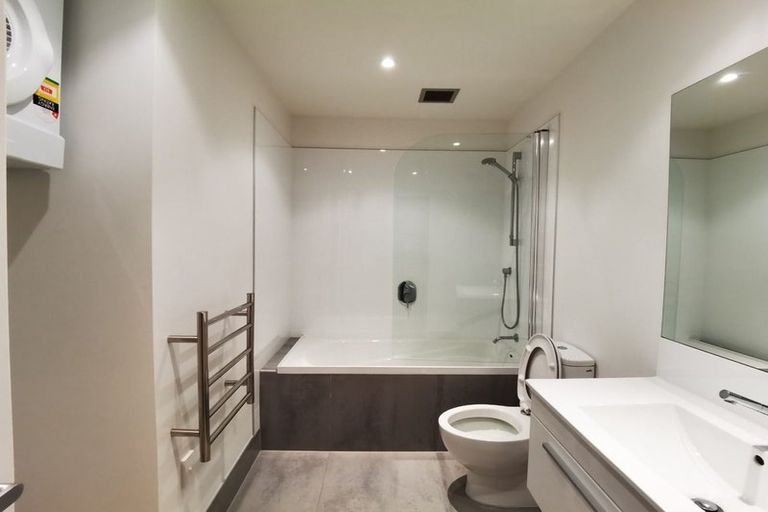 Photo of property in 106/102 Pakuranga Road, Pakuranga, Auckland, 2010