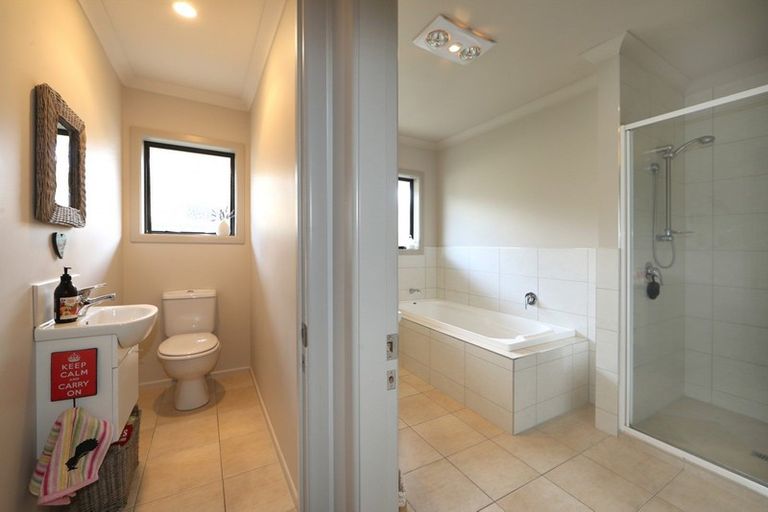 Photo of property in 15 Delta Mews Place, Clive, 4102