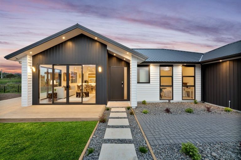 Photo of property in 7 Kiokio Place, Swanson, Auckland, 0614