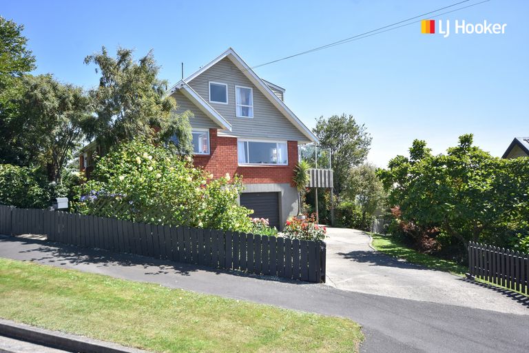 Photo of property in 28 Elwyn Crescent, Green Island, Dunedin, 9018