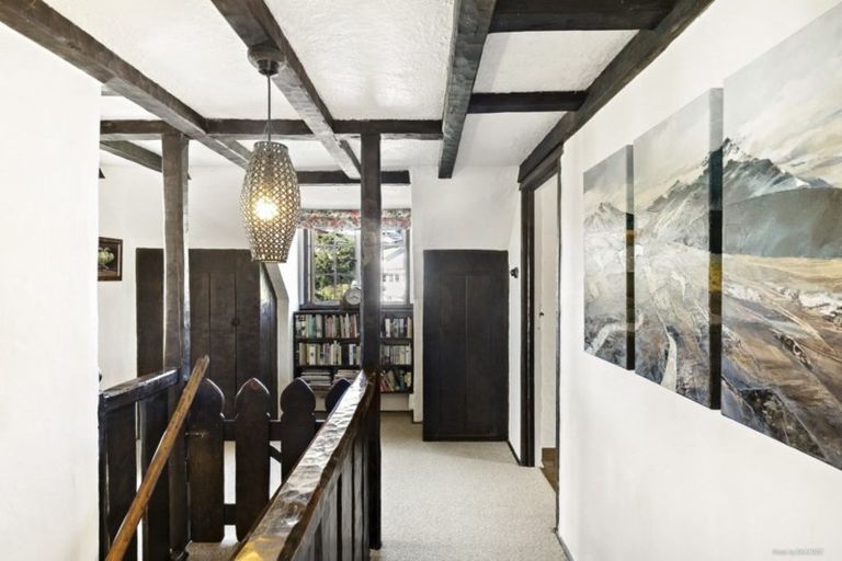 Photo of property in 42 Nicholson Road, Khandallah, Wellington, 6035