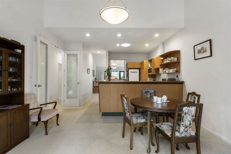 Photo of property in 2/8 Tobago Place, Sunnynook, Auckland, 0620