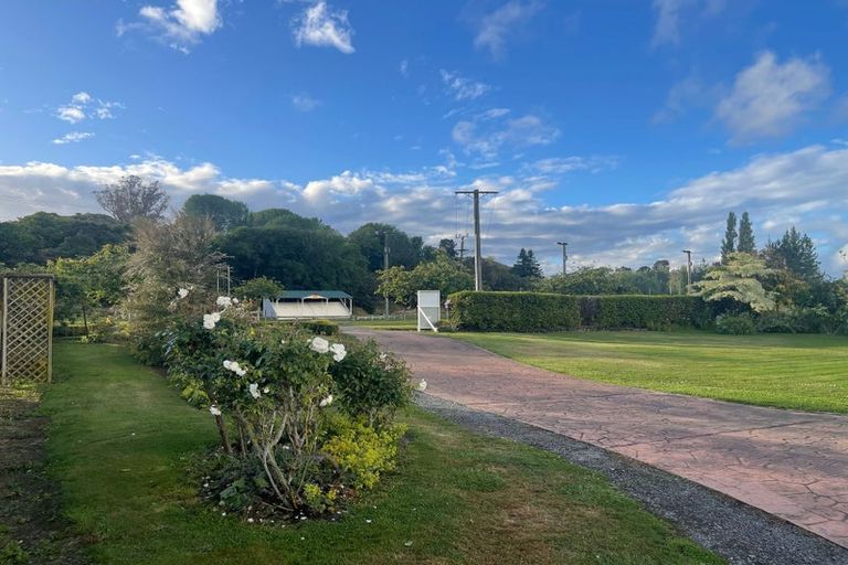 Photo of property in 20 Paraekaretu Street, Hunterville, 4730